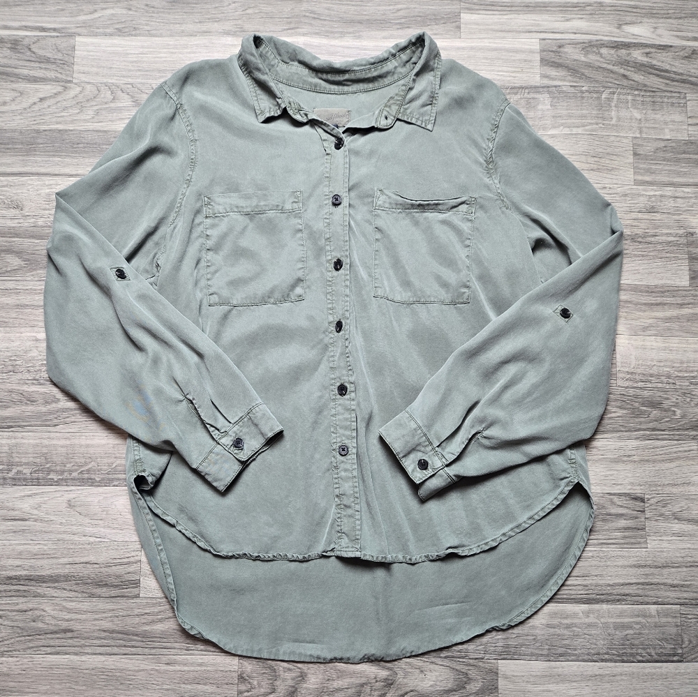 Universal Thread Super Soft Army Green Chambray Button Down